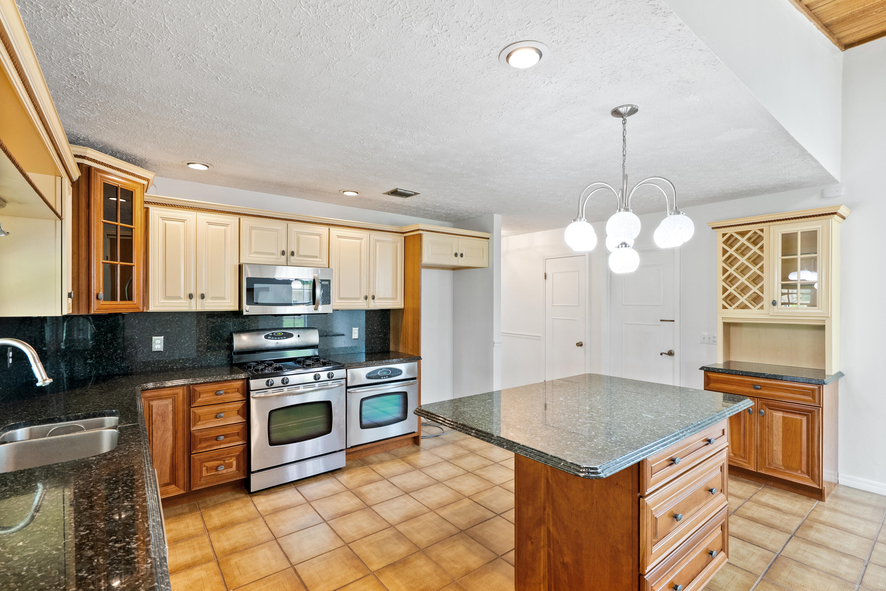 2415 Northwest Cove View Stuart, FL 34994 - Photo 19 of 54 DSC07005