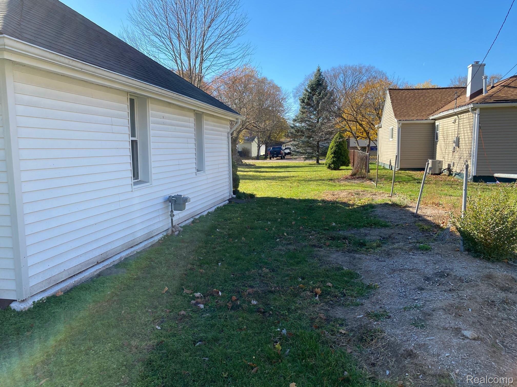 2421 Harrison Avenue Rochester, MI 48307 - Photo 3 of 16 IMG_0522.jpg