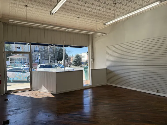 $1,300 | 104 West Jefferson Street, Pulaski, TN 38478