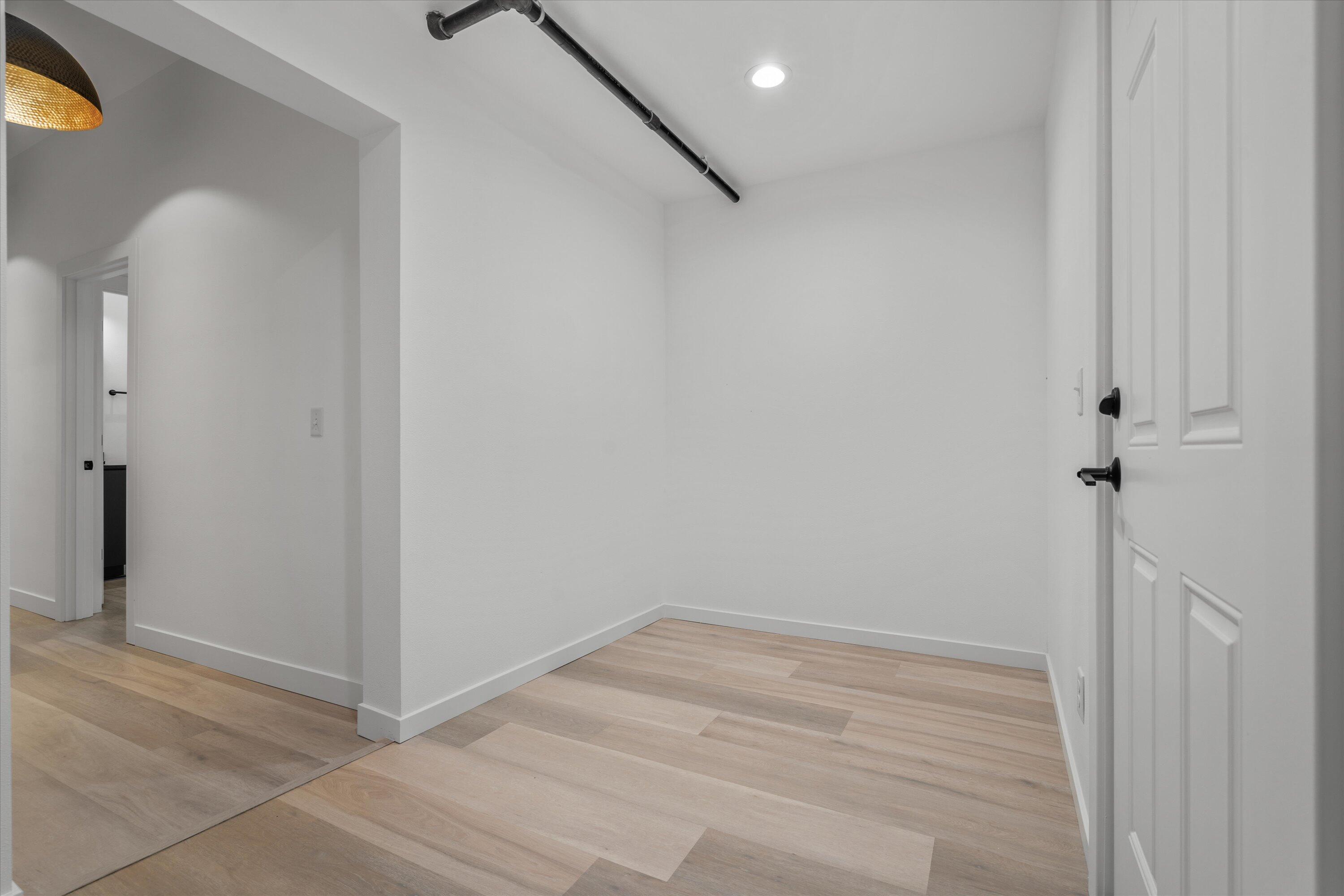 308 Oak Street Slinger, WI 53086 - Photo 15 of 39 Lower 3 Bdrm back foyer