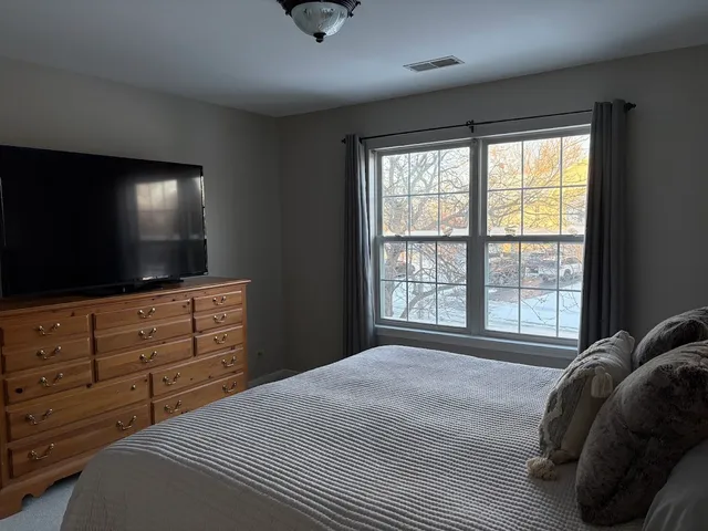 $2,900 | 1267 Derby Lane, Mundelein, IL 60060