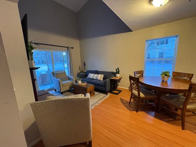 $2,900 | 1267 Derby Lane, Mundelein, IL 60060