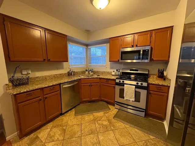 $2,900 | 1267 Derby Lane, Mundelein, IL 60060