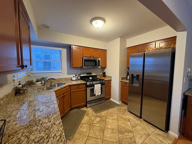 $2,900 | 1267 Derby Lane, Mundelein, IL 60060