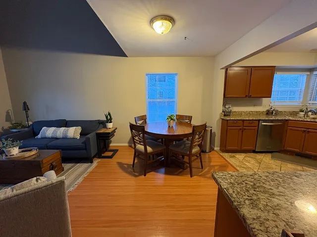 $2,900 | 1267 Derby Lane, Mundelein, IL 60060