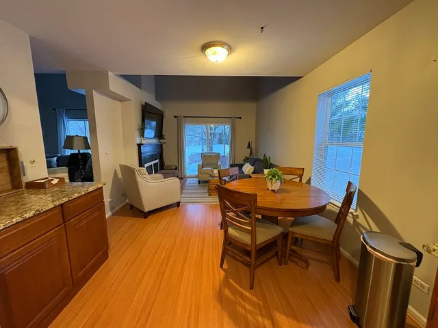 $2,900 | 1267 Derby Lane, Mundelein, IL 60060