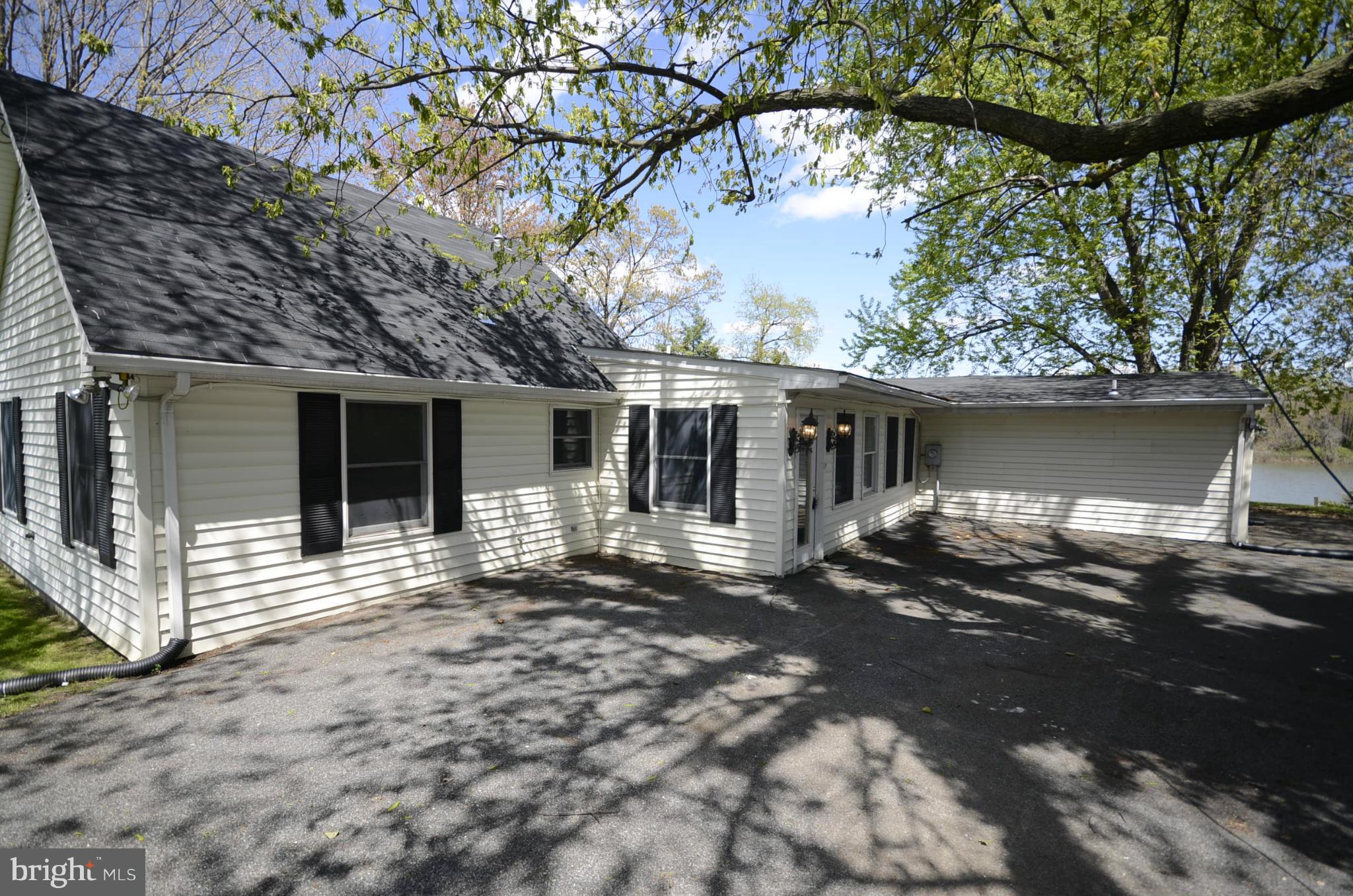 7841 North Cove Road Baltimore, MD 21219 - Photo 4 of 14 HOME SWEET HOME