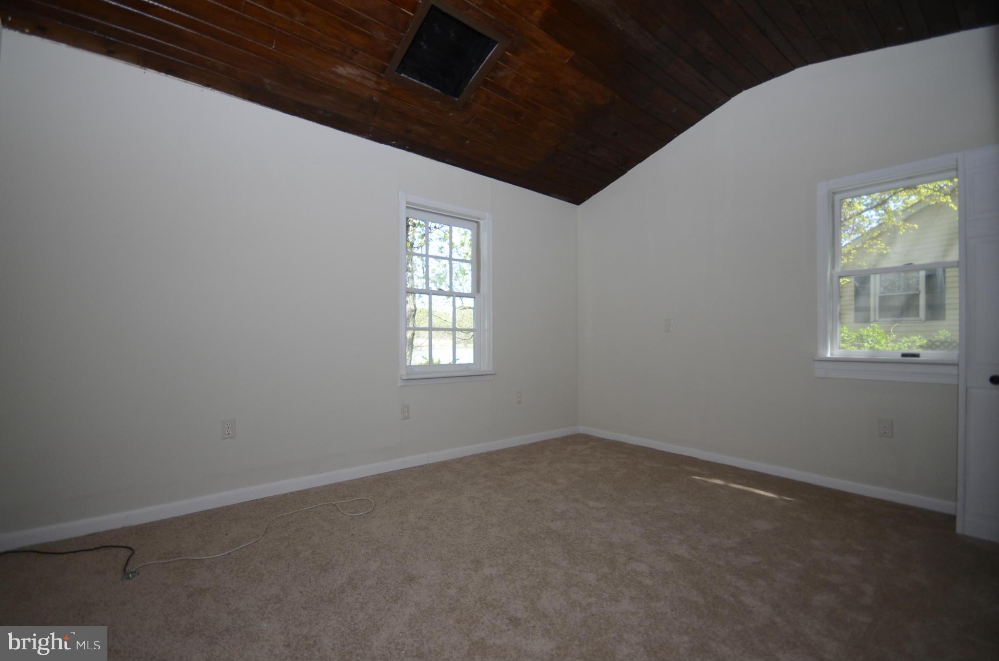 7841 North Cove Road Baltimore, MD 21219 - Photo 6 of 14 Bedroom 1