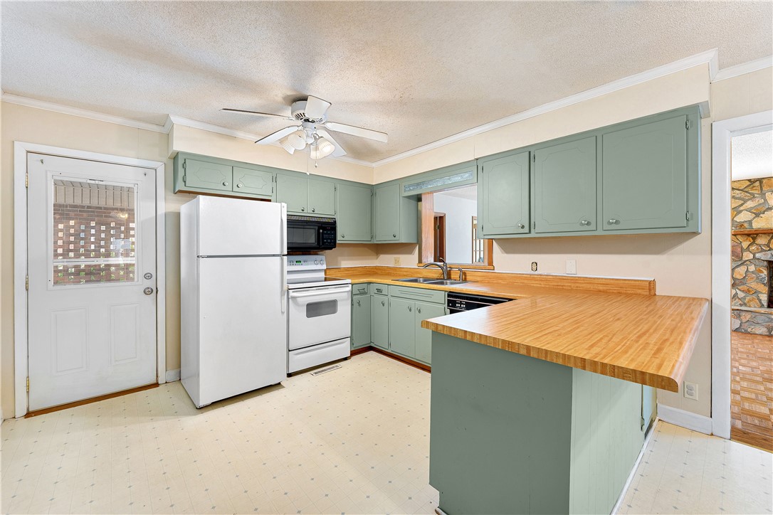 730 Tanglewood Drive Seneca, SC 29672 - Photo 9 of 35