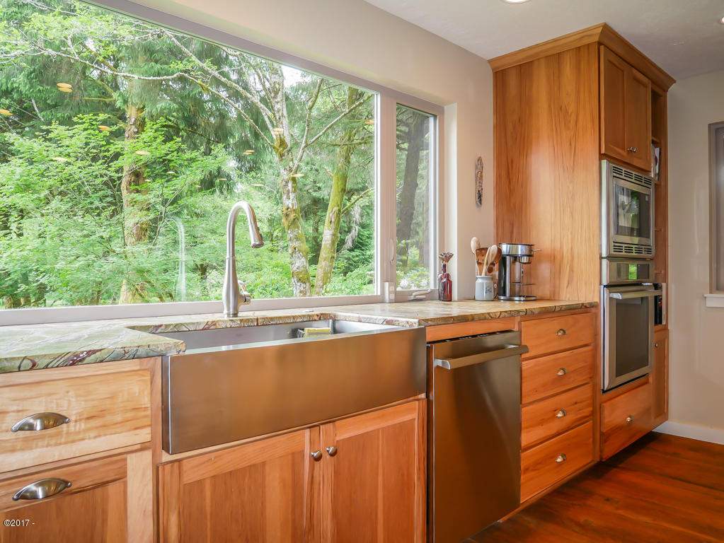 847 Hamer Road Siletz, OR 97380 - Photo 11 of 79 Farm-style stainless sink