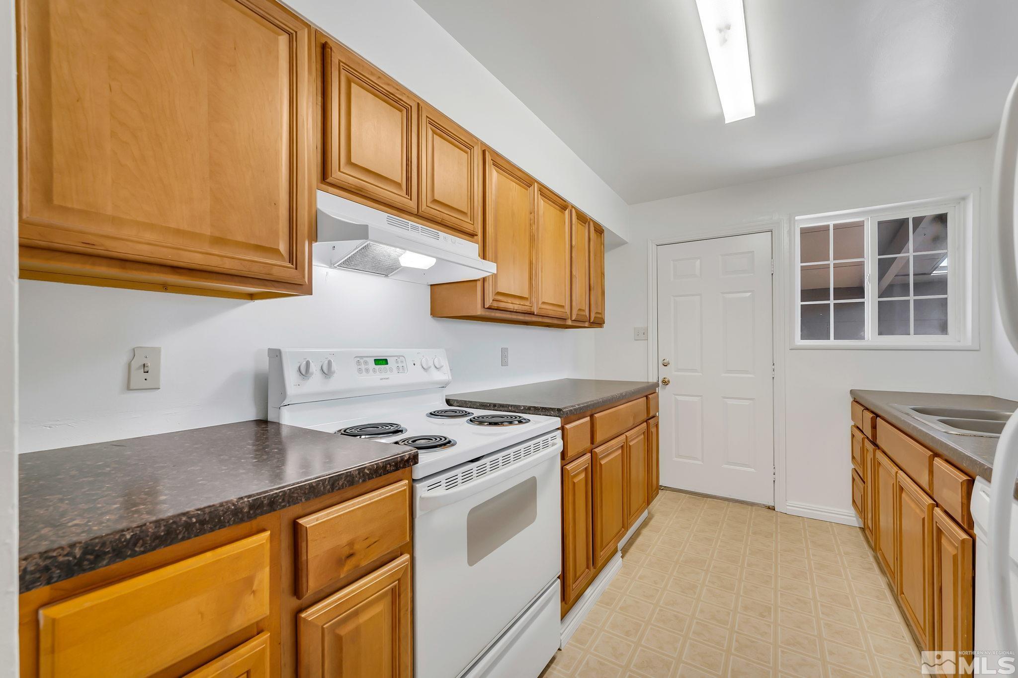 13243 Mt Logan Street Reno, NV 89506 - Photo 4 of 27 Photo 4