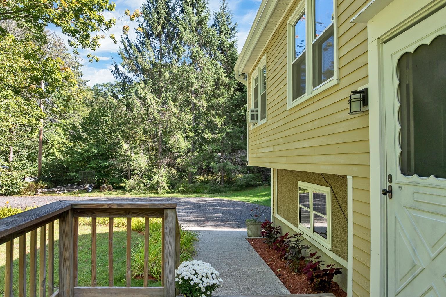 33 Gale Village Road Newton, NH 03858 - Photo 4 of 57 Gallery Image 4