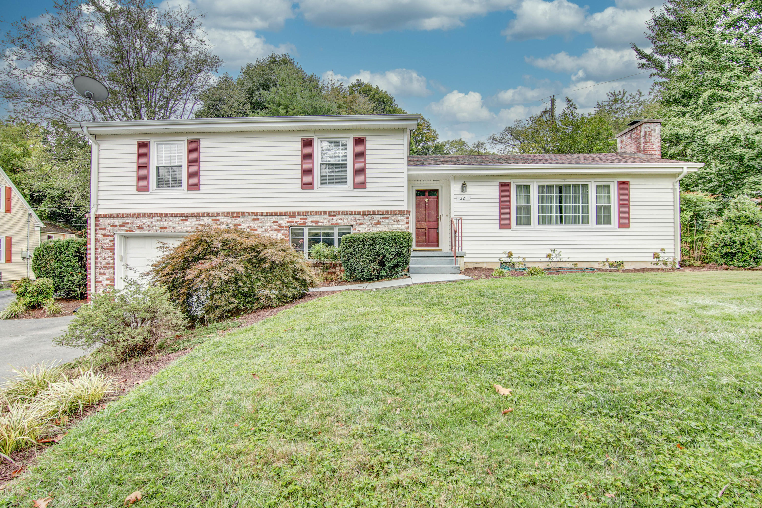 221 Greenway Road Bristol, TN 37620 - Photo 1 of 51 LP1A6853_4_5_6_7-Edit