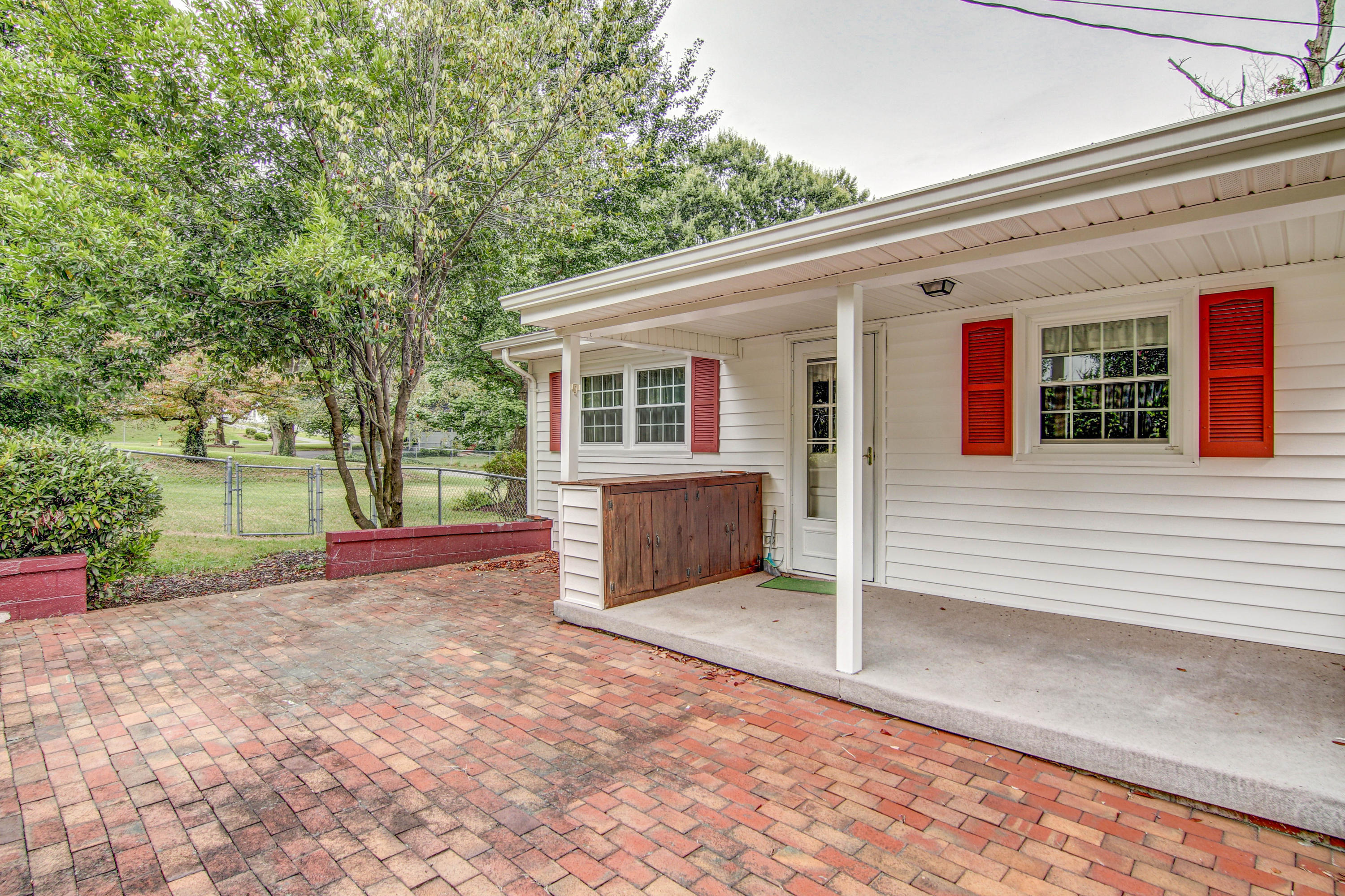 221 Greenway Road Bristol, TN 37620 - Photo 12 of 51 LP1A6908_09_10_11_12