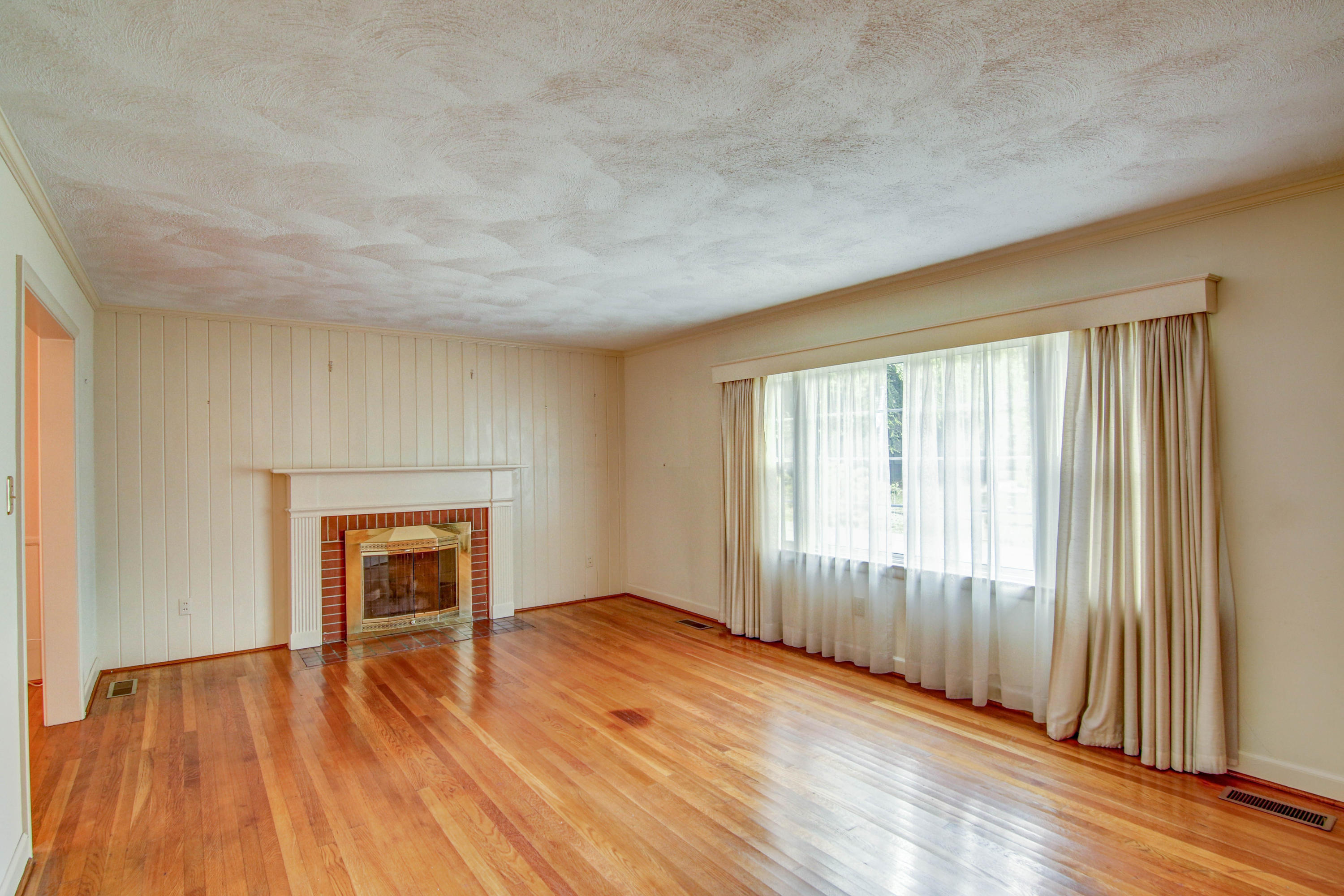 221 Greenway Road Bristol, TN 37620 - Photo 14 of 51 LP1A6918_19_20_21_22