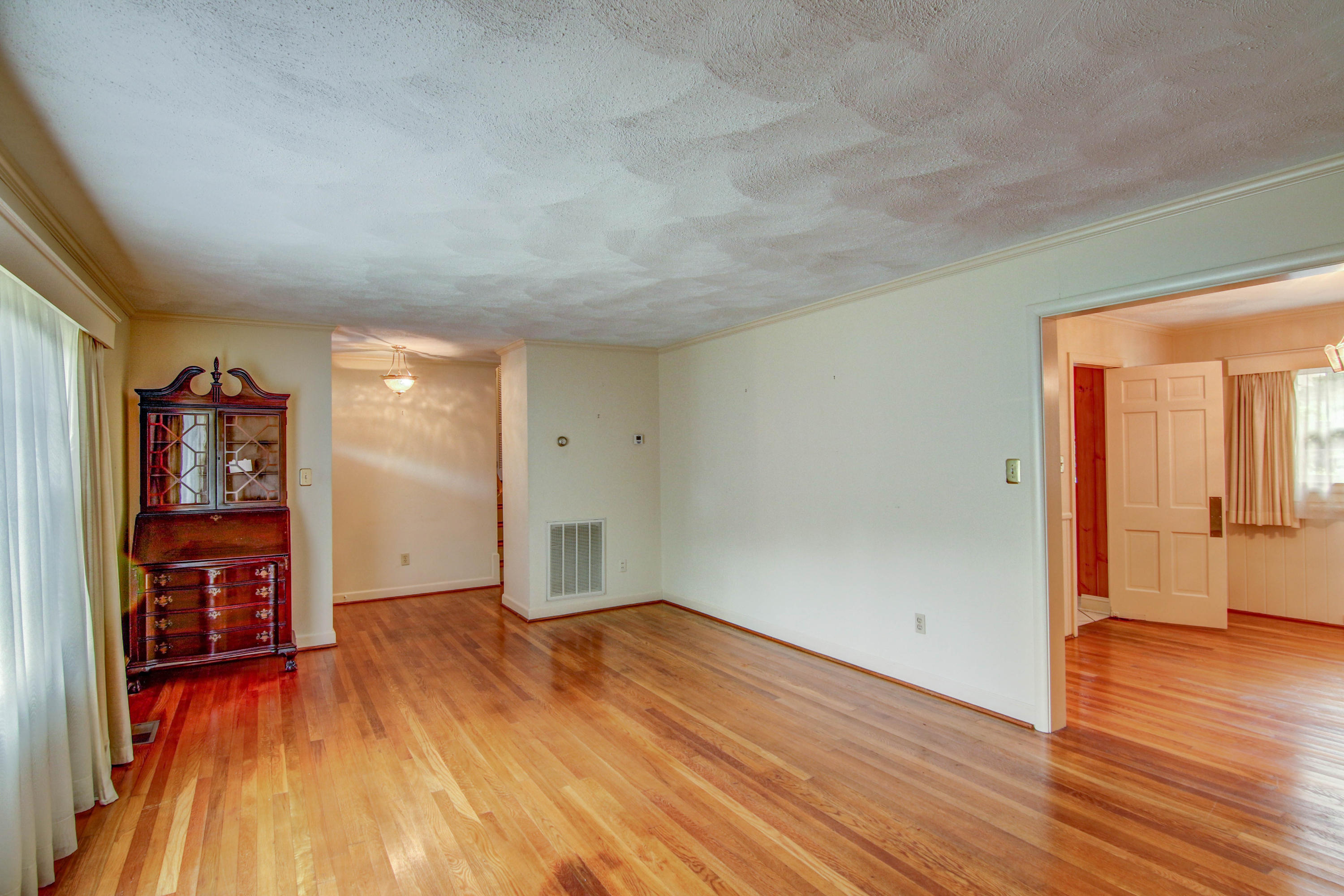 221 Greenway Road Bristol, TN 37620 - Photo 16 of 51 LP1A6928_29_30_31_32