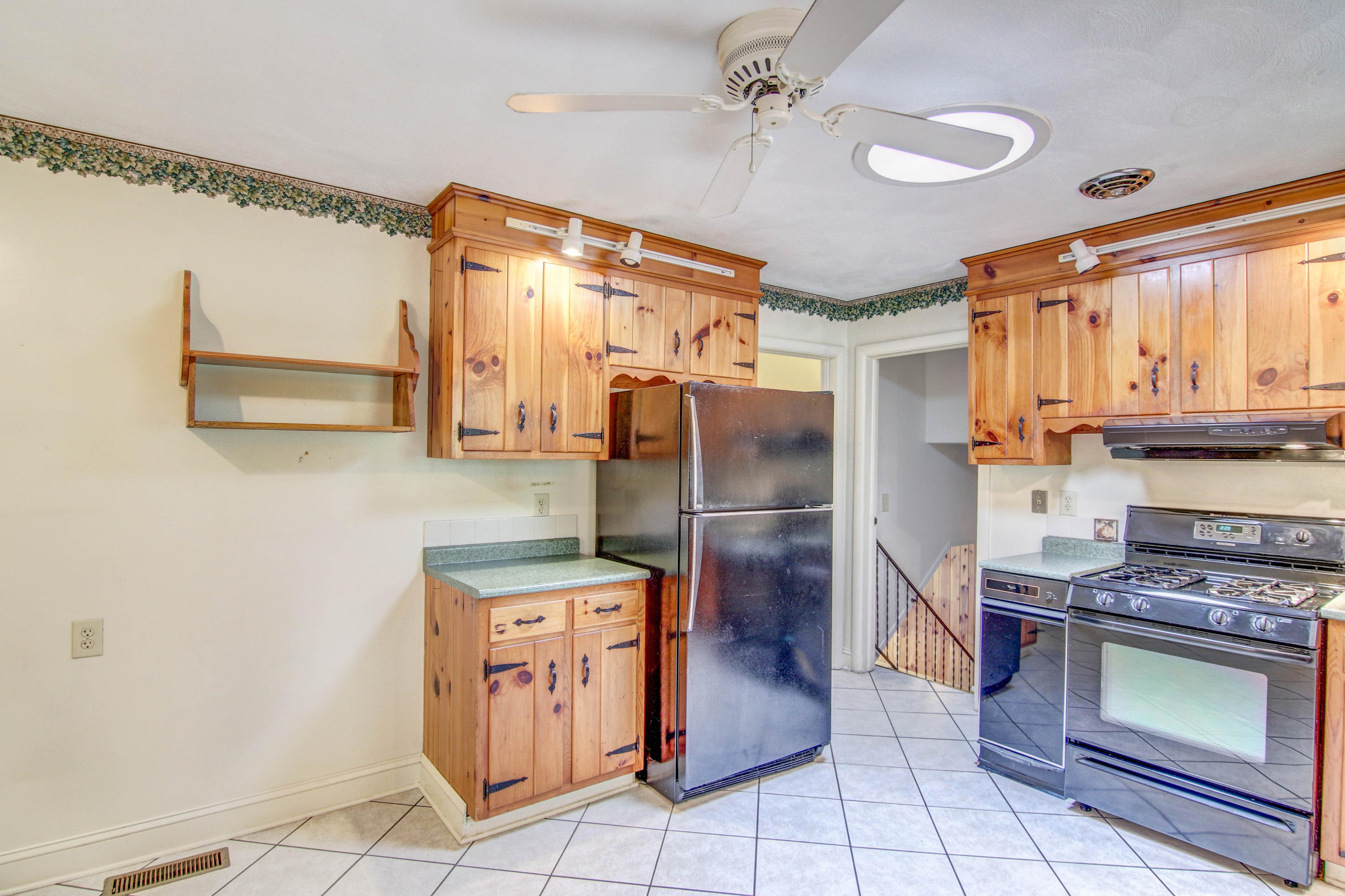 221 Greenway Road Bristol, TN 37620 - Photo 22 of 51 LP1A6958_59_60_61_62