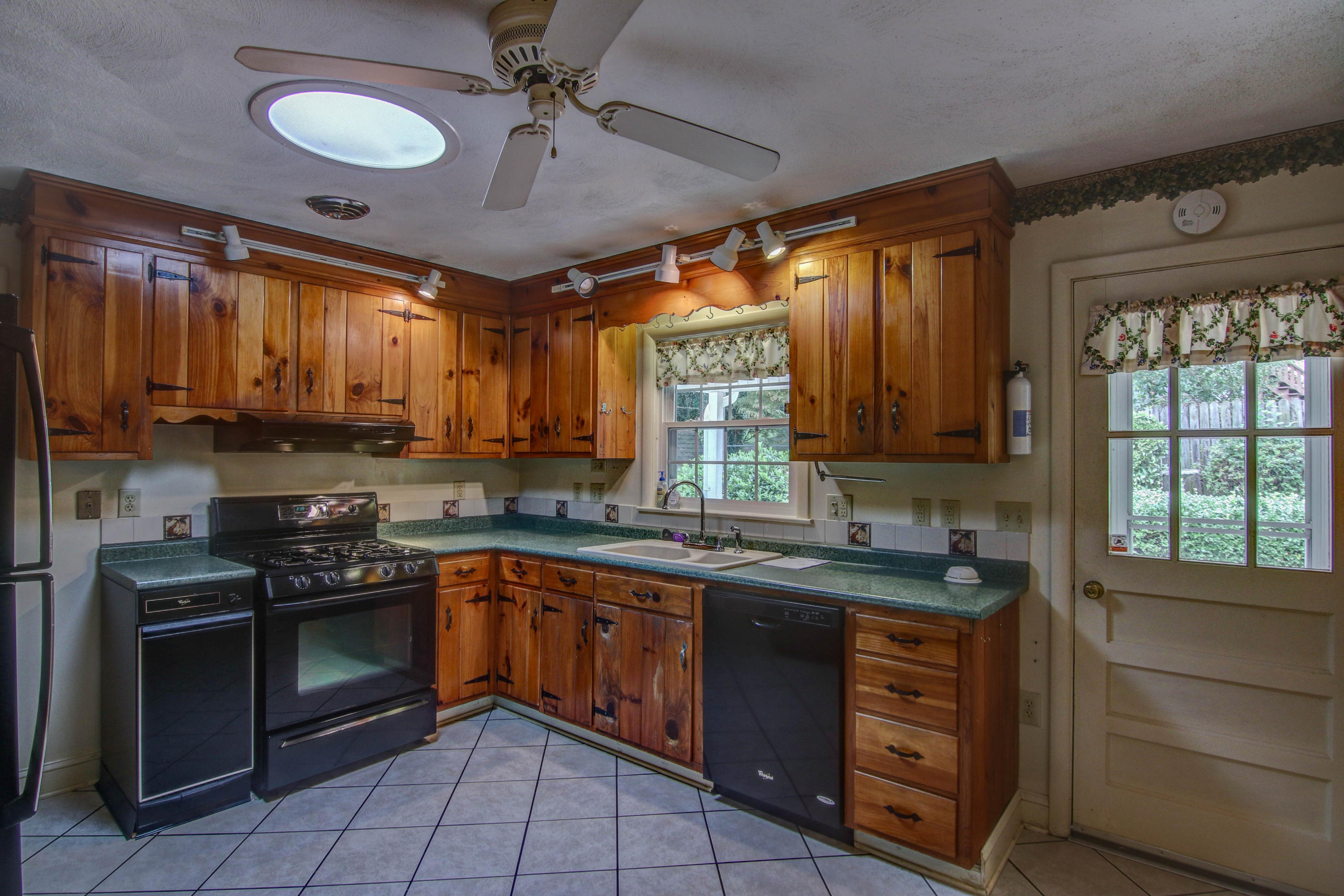 221 Greenway Road Bristol, TN 37620 - Photo 23 of 51 LP1A6963_4_5_6_7