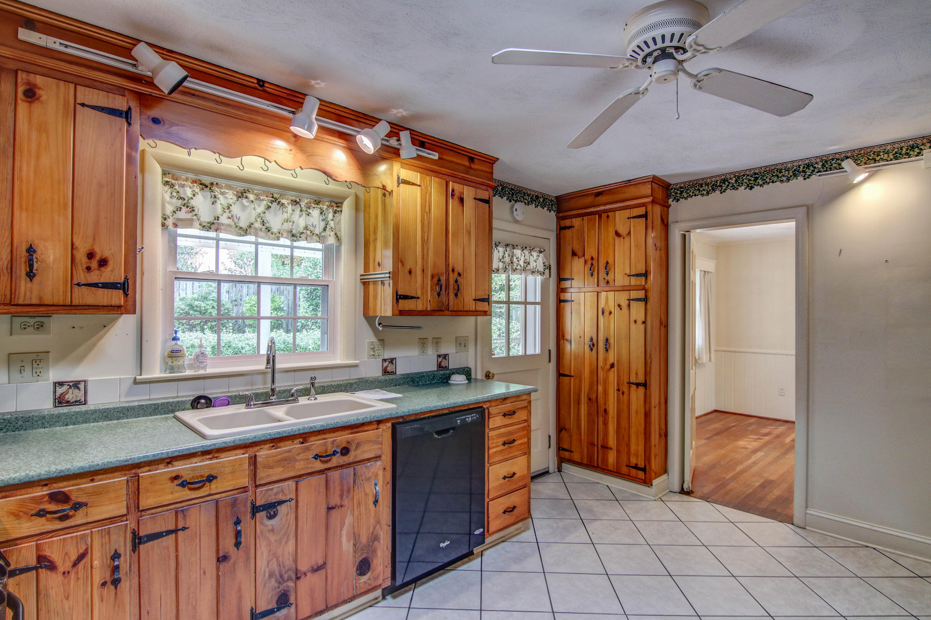 221 Greenway Road Bristol, TN 37620 - Photo 25 of 51 LP1A6973_4_5_6_7