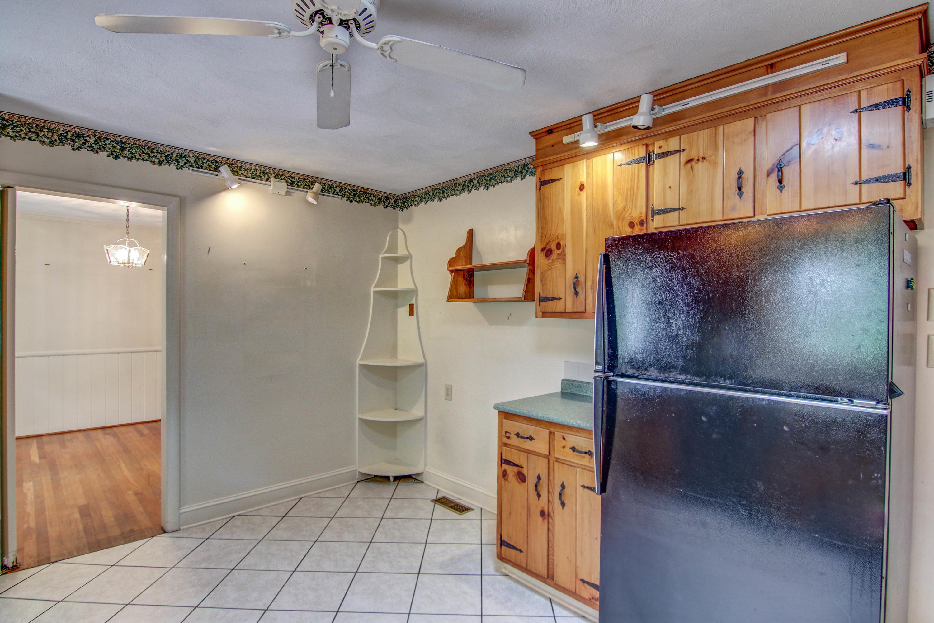 221 Greenway Road Bristol, TN 37620 - Photo 26 of 51 LP1A6978_79_80_81_82