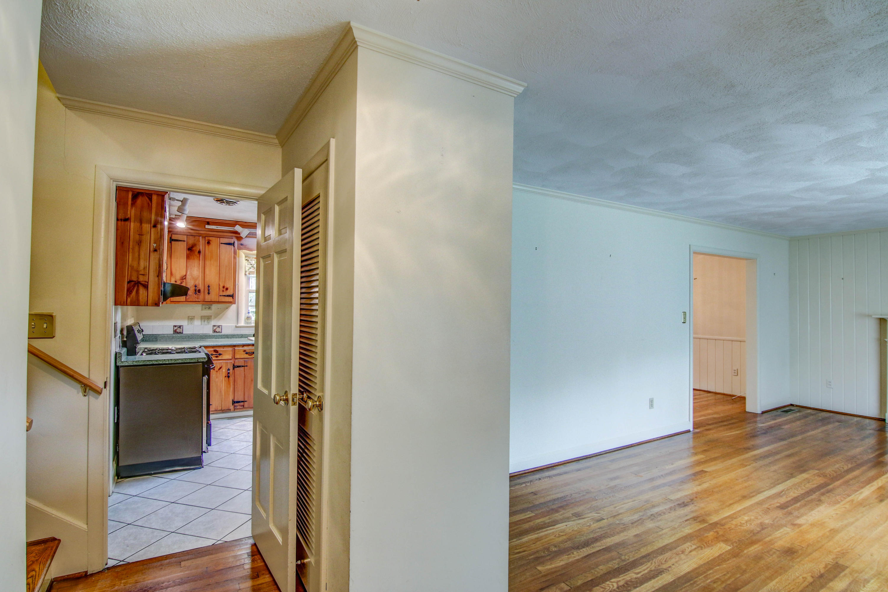 221 Greenway Road Bristol, TN 37620 - Photo 27 of 51 LP1A6983_4_5_6_7