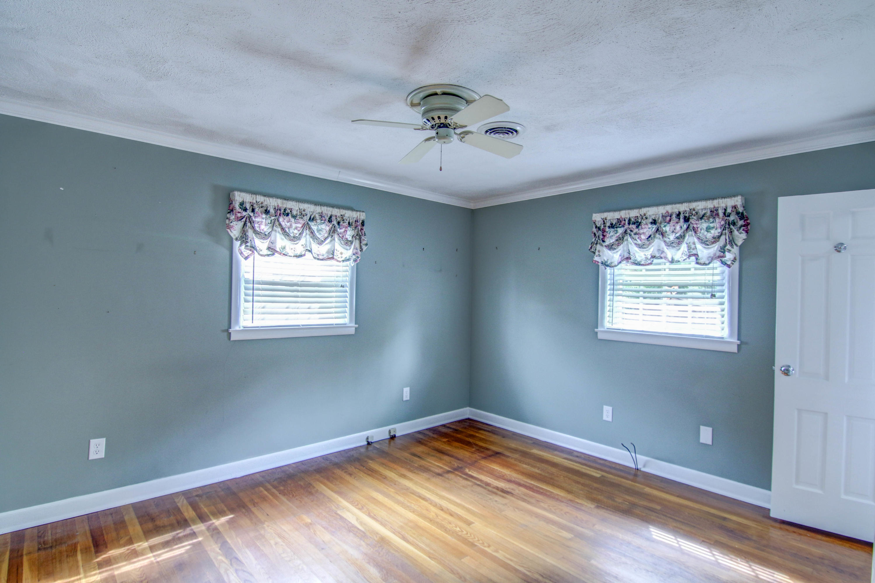 221 Greenway Road Bristol, TN 37620 - Photo 34 of 51 LP1A7023_4_5_6_7
