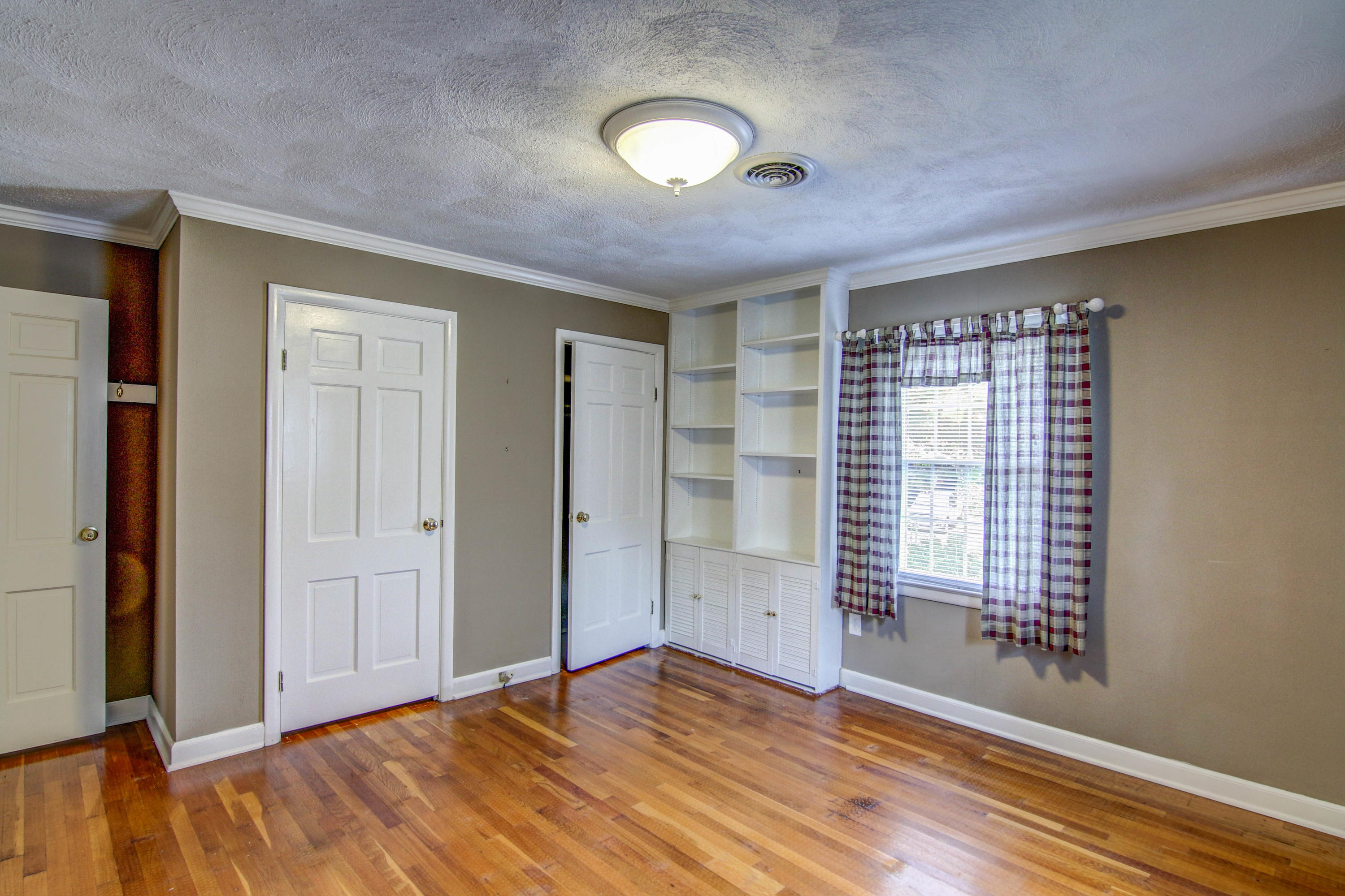 221 Greenway Road Bristol, TN 37620 - Photo 35 of 51 LP1A7013_4_5_6_7