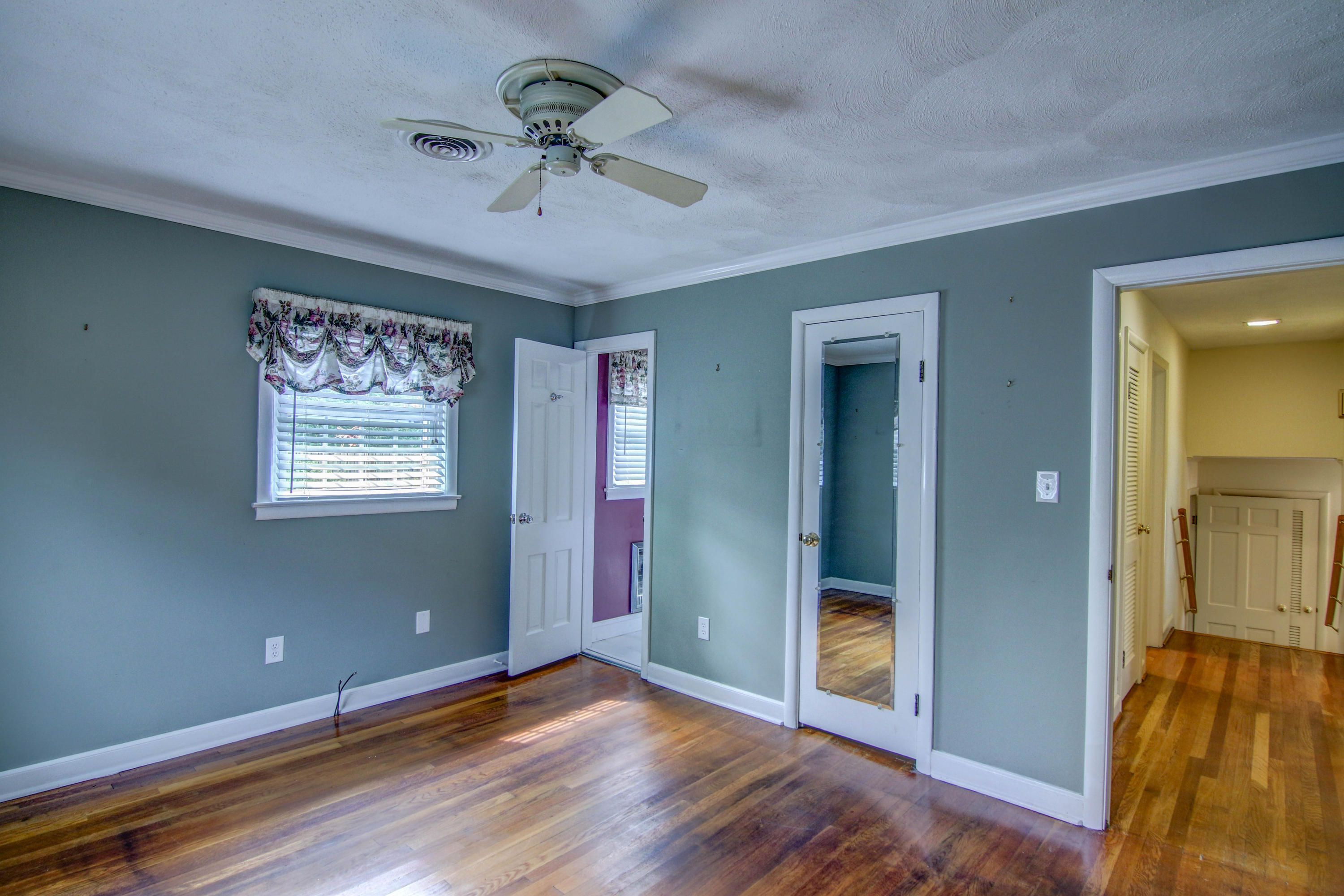 221 Greenway Road Bristol, TN 37620 - Photo 36 of 51 LP1A7028_29_30_31_32