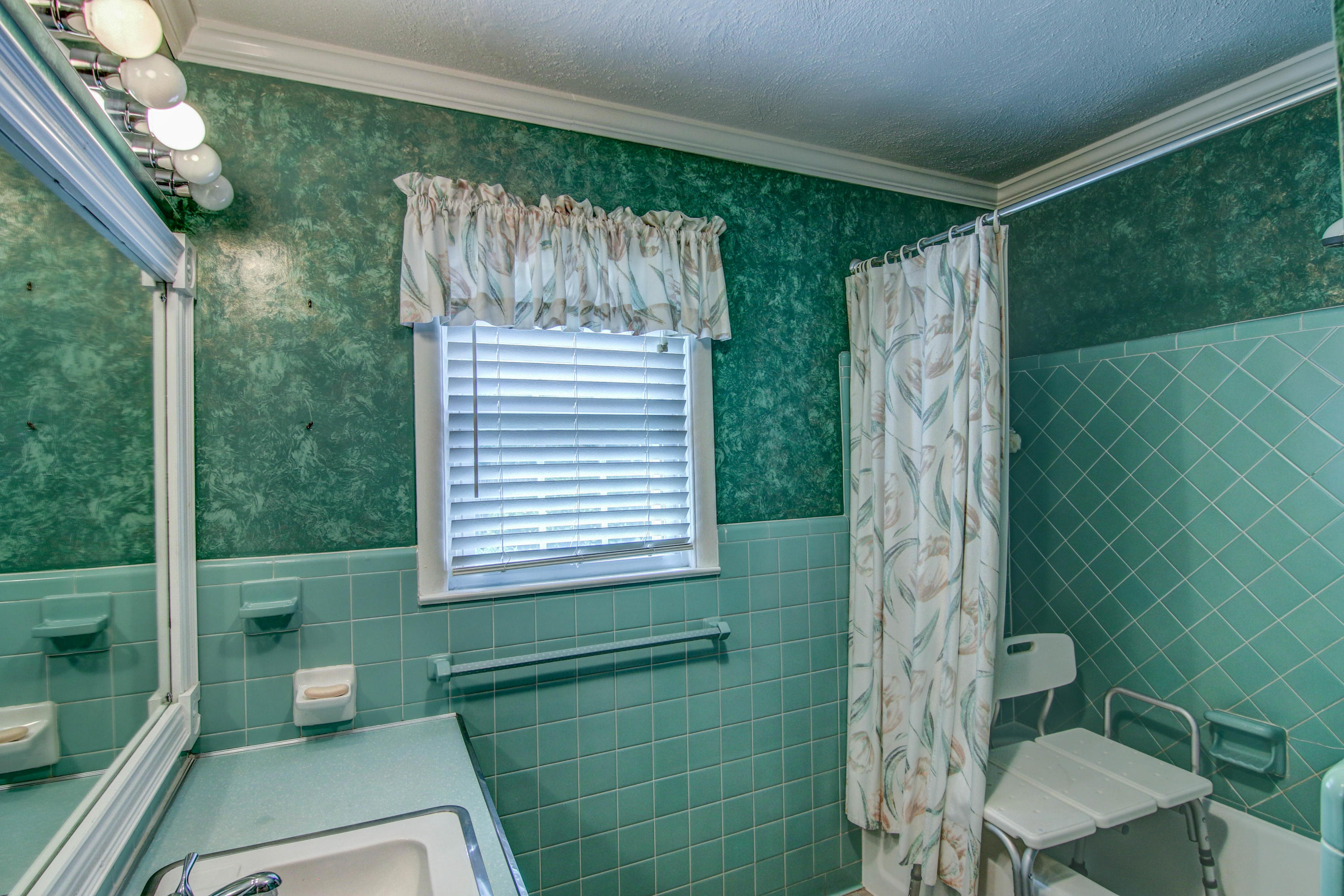 221 Greenway Road Bristol, TN 37620 - Photo 40 of 51 LP1A7048_49_50_51_52