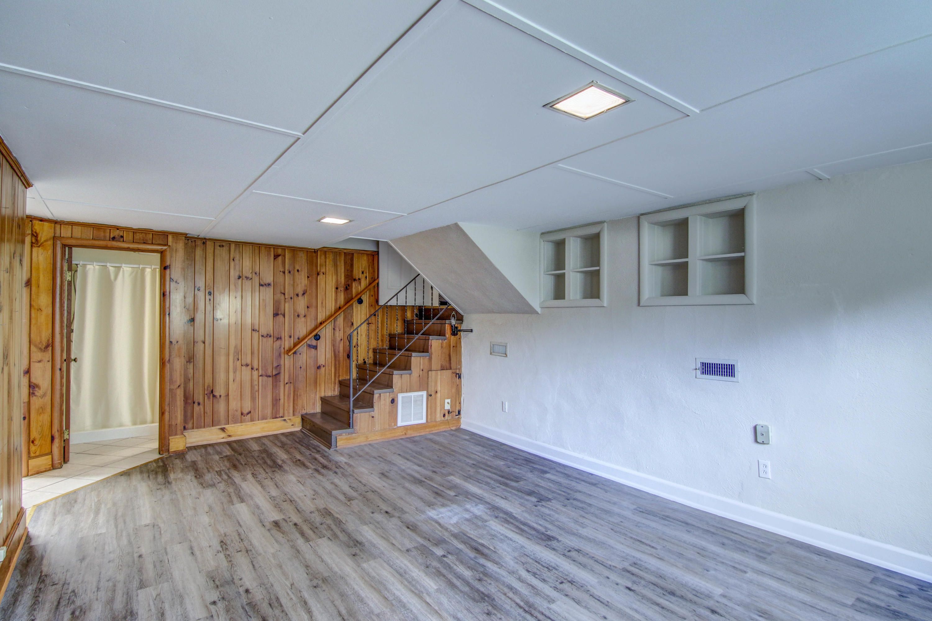 221 Greenway Road Bristol, TN 37620 - Photo 43 of 51 LP1A7063_4_5_6_7