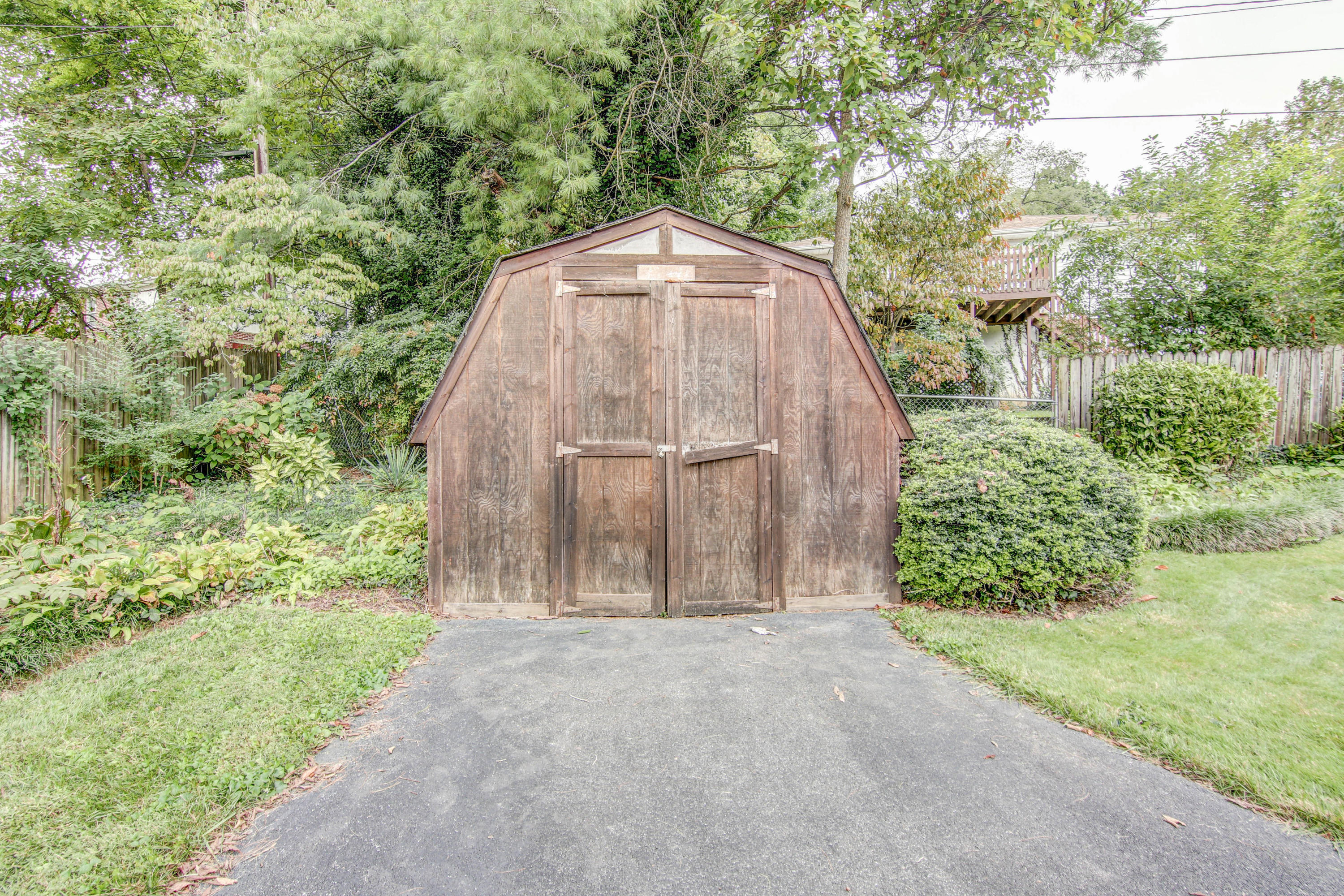 221 Greenway Road Bristol, TN 37620 - Photo 6 of 51 LP1A6878_79_80_81_82