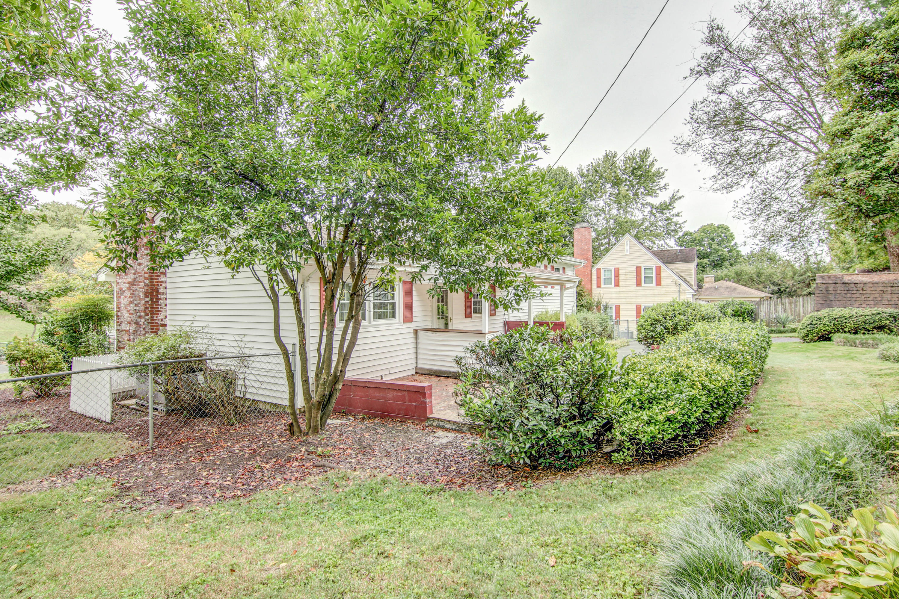 221 Greenway Road Bristol, TN 37620 - Photo 9 of 51 LP1A6893_4_5_6_7