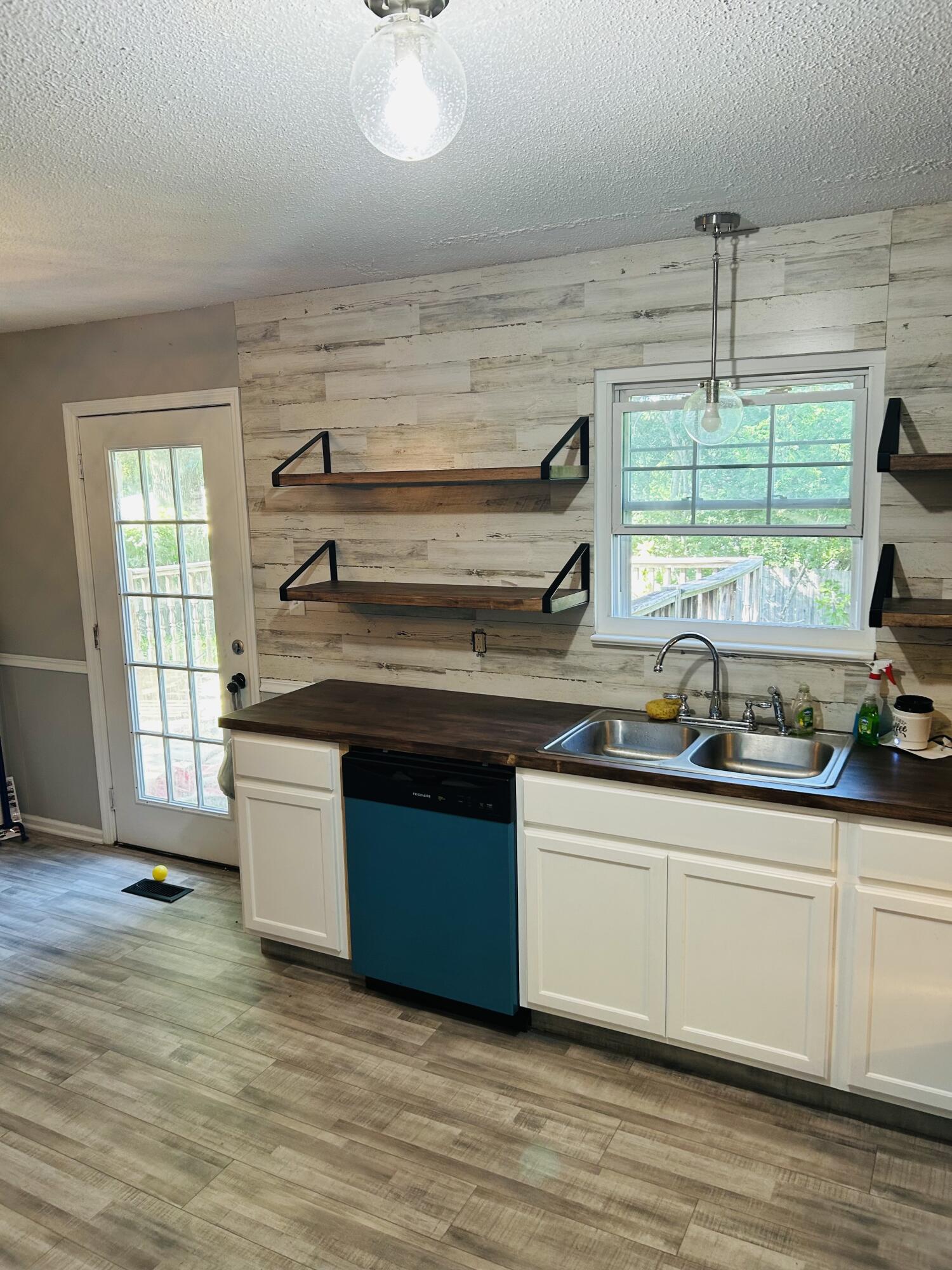 1517 North Chester Road Hixson, TN 37343 - Photo 5 of 9 1417 kITCHE02