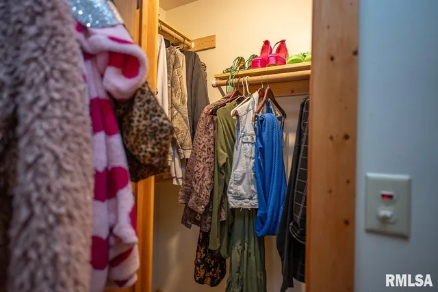 $1,150,000 | 1350 2950 E Street, Clayton, IL 62324