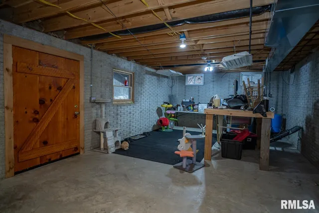 $1,150,000 | 1350 2950 E Street, Clayton, IL 62324