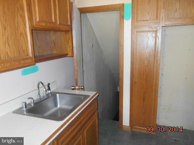 7530 Berkshire Road Baltimore, MD 21224 - Photo 4 of 11 Kitchen