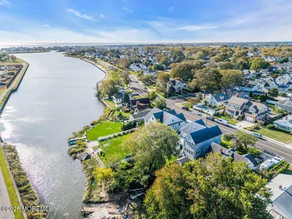 a picture of a bench in front of a wall