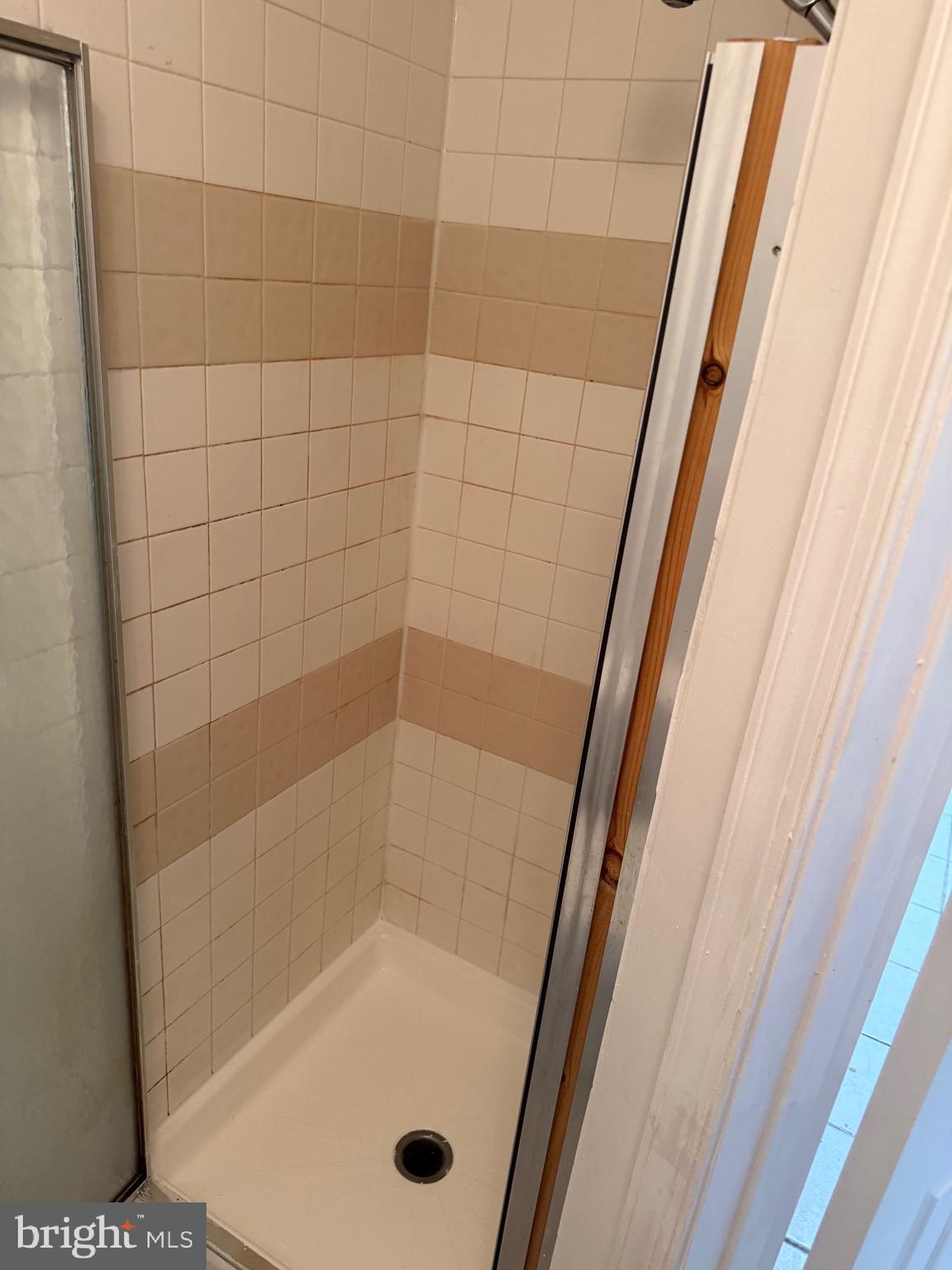 9753 Whiskey Run Laurel, MD 20723 - Photo 10 of 16 a bathroom with a tub