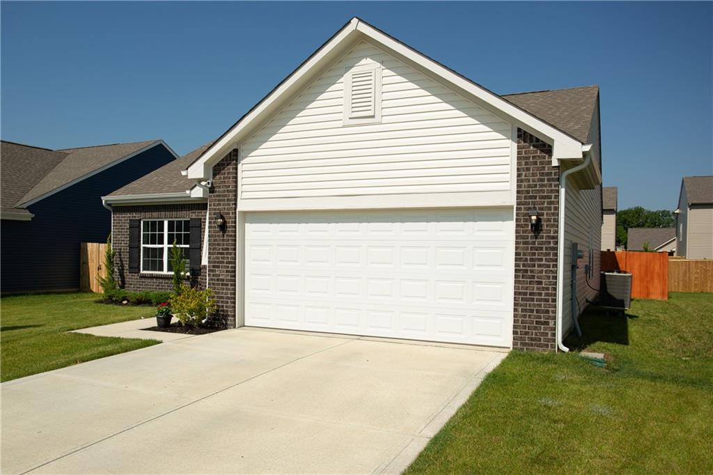 2684 Autumn Road Indianapolis, IN 46229 - Photo 3 of 34