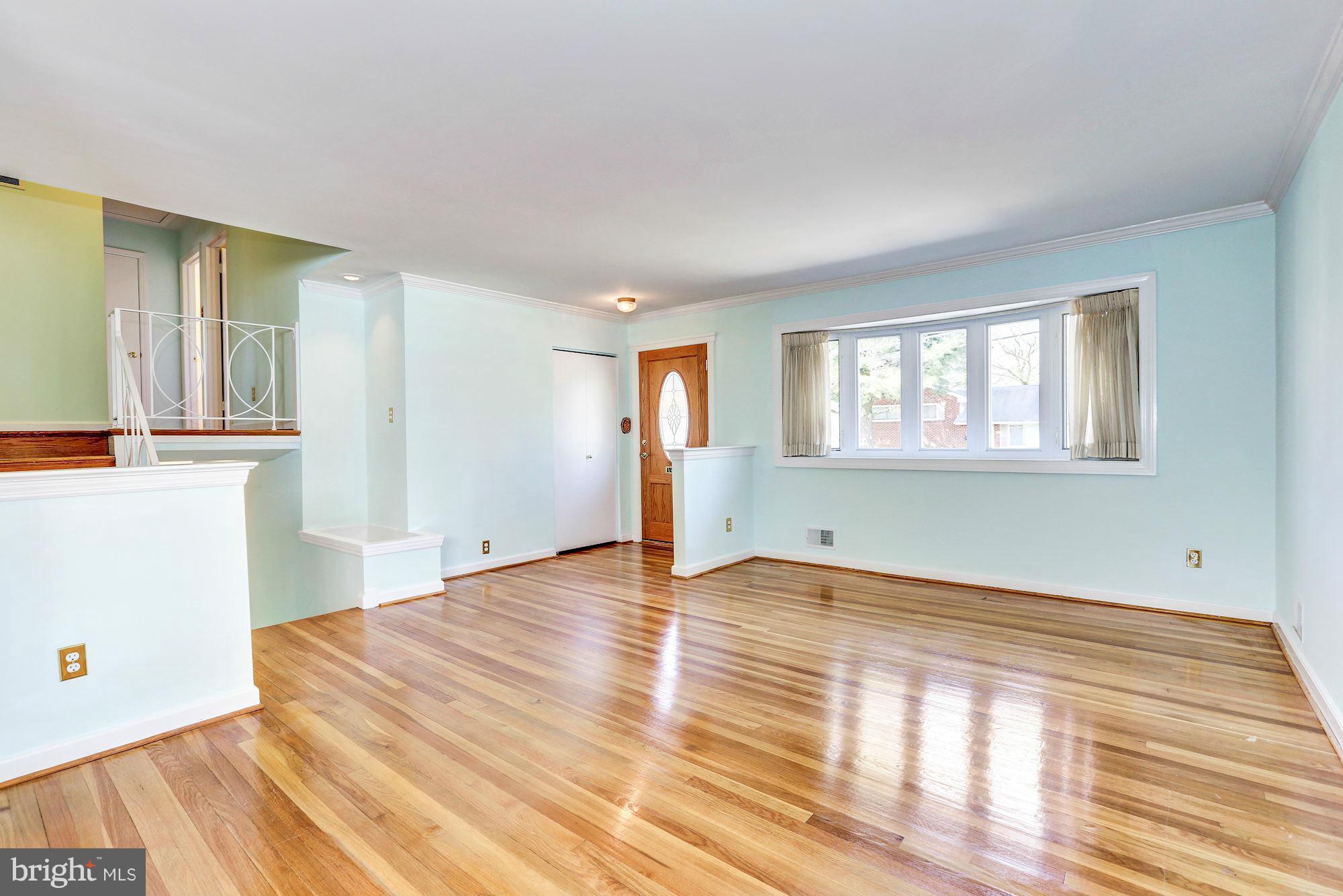 10213 Conover Drive Silver Spring, MD 20902 - Photo 4 of 29 Living Room
