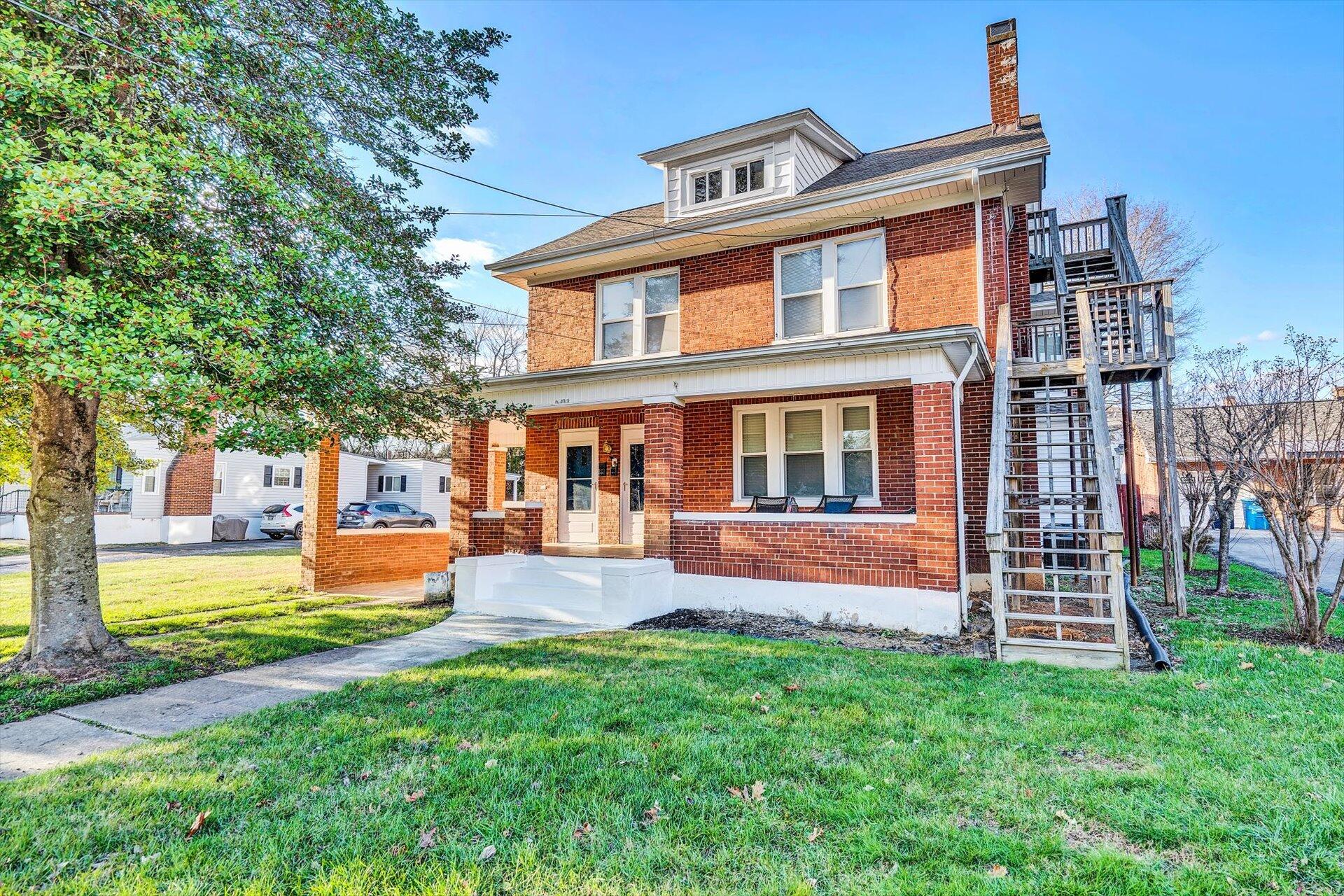 2423 Lofton Road Southwest Roanoke, VA 24015 - Photo 1 of 40 2423 Lofton Rd Sw, Roanoke