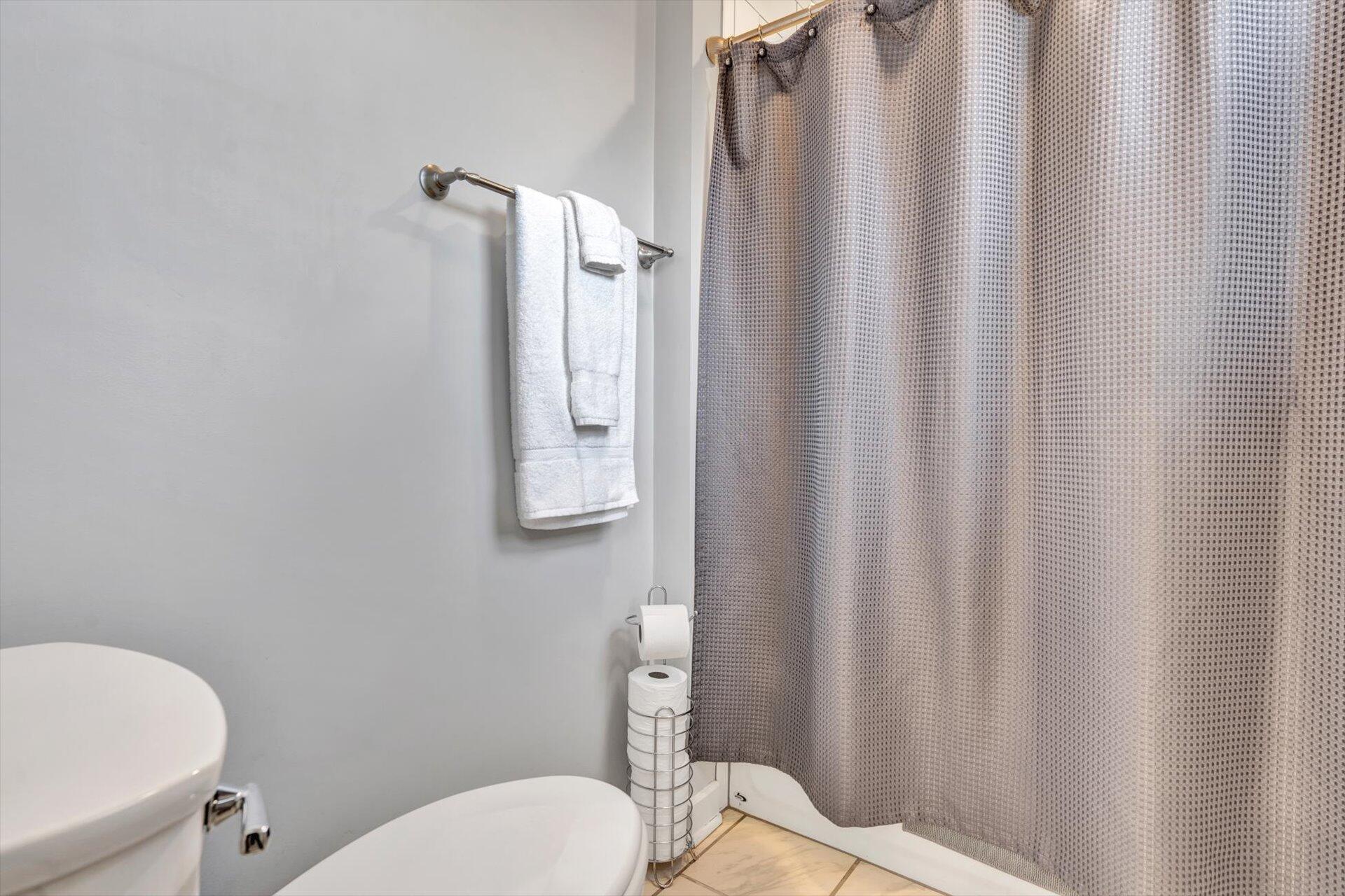2423 Lofton Road Southwest Roanoke, VA 24015 - Photo 12 of 40 Unit #1 - Remodeled Full Bath