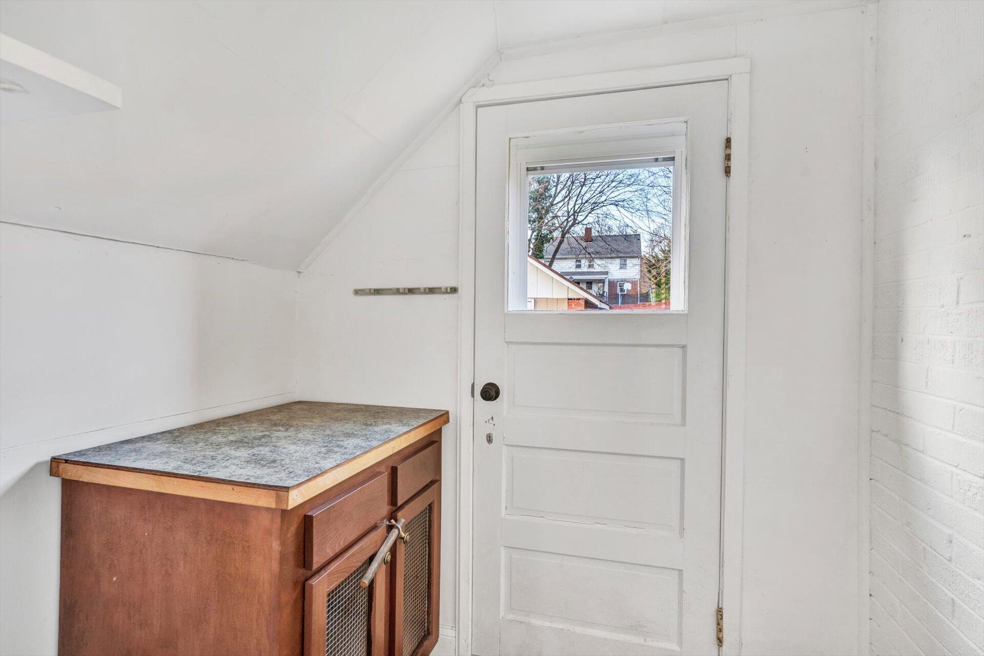 2423 Lofton Road Southwest Roanoke, VA 24015 - Photo 14 of 40 Unit #1 - Rear Entry/Mud Room