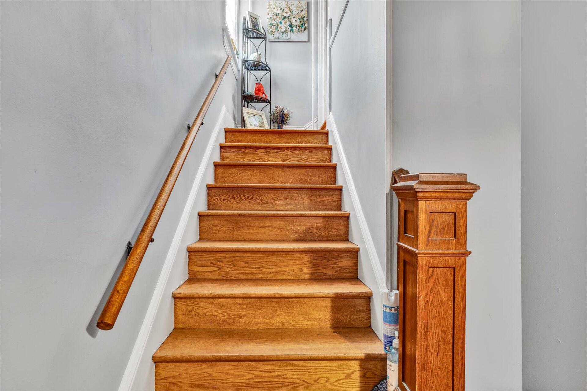 2423 Lofton Road Southwest Roanoke, VA 24015 - Photo 15 of 40 Unit #2 - Entry/Foyer