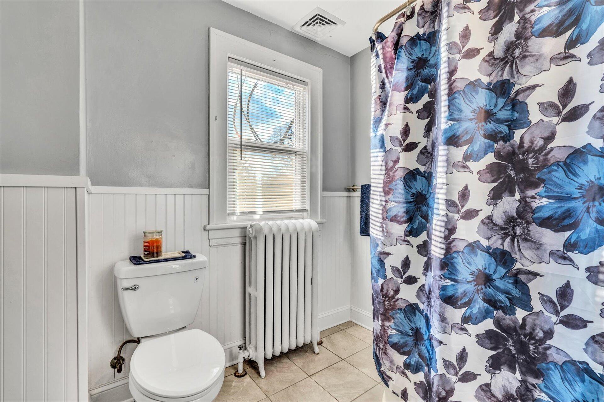 2423 Lofton Road Southwest Roanoke, VA 24015 - Photo 25 of 40 Unit i#2 - Full Bath (2nd Flr)