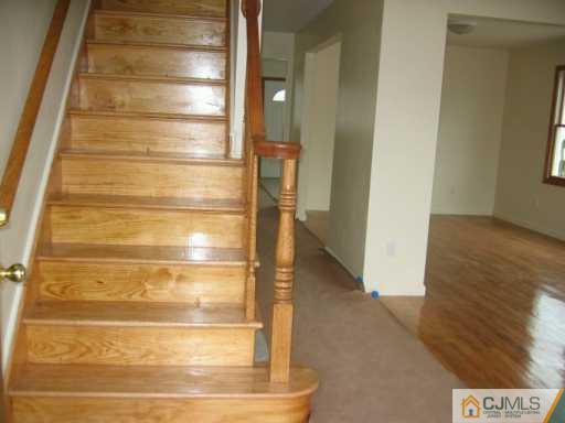 827 King Georges Road Fords, NJ 08863 - Photo 3 of 8 Gallery Image 3
