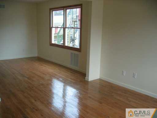 827 King Georges Road Fords, NJ 08863 - Photo 4 of 8 Gallery Image 4