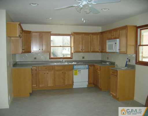 827 King Georges Road Fords, NJ 08863 - Photo 5 of 8 Gallery Image 5