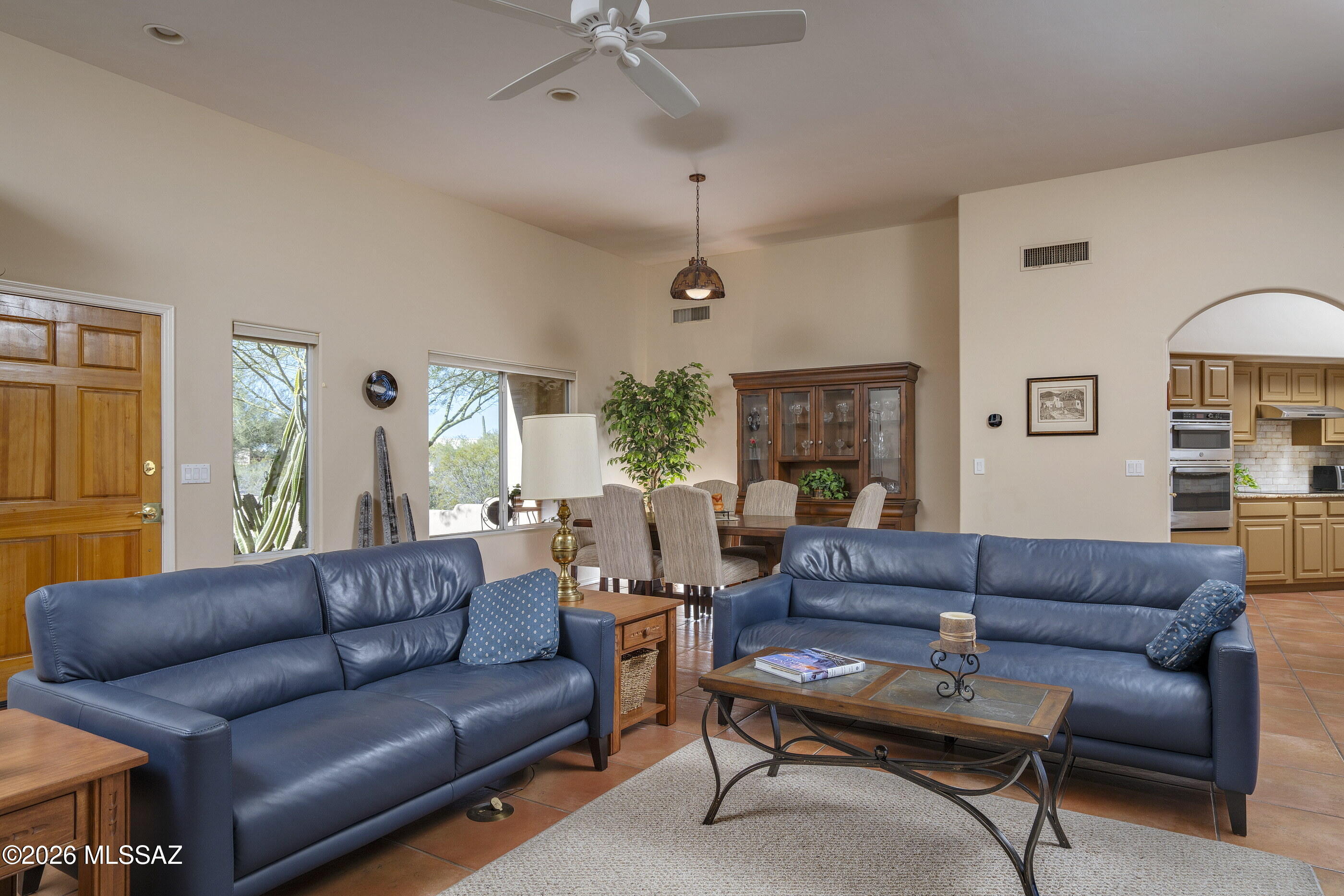 715 West Panorama Road Tucson, AZ 85704 - Photo 5 of 34 Living Room
