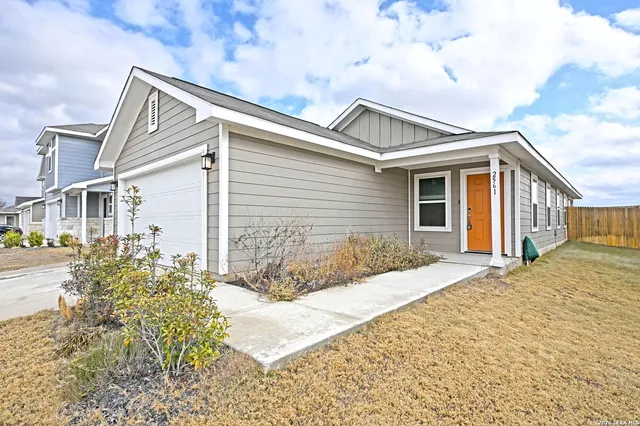 a view of a house with a yard